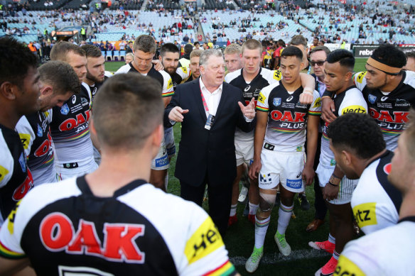 Phil Gould talking to the club’s reserve grade side, including a young Jarome Luai (right of Gould) after the 2017 State Championships final against PNG Hunters.