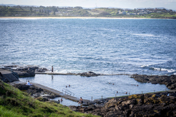Blowhole Point rock pool in Kiama. A man believed to be in his 60s has died after being pulled from the surf.