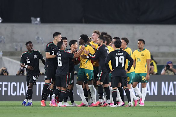 Australia and Mexico go toe-to-toe during their international friendly at Rose Bowl.