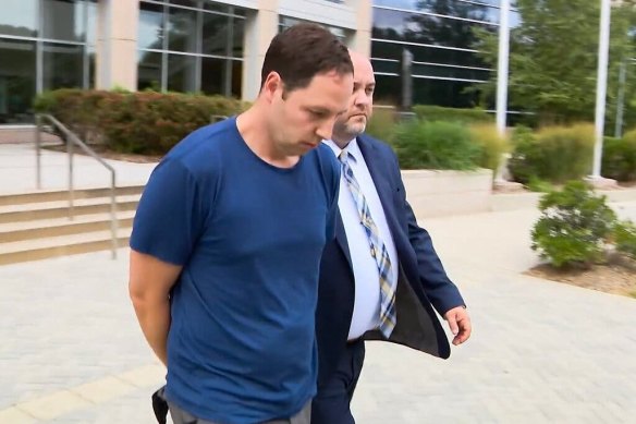 Brendan Banfield foi acusado do assassinato premeditado de sua esposa e de outro homem.