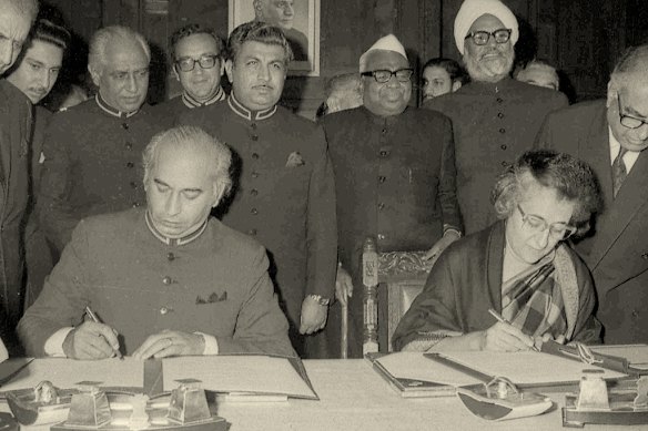 Pakistan president Zulfikar Ali Bhutto and Indian prime minister Indira Gandhi sign an agreement in Simla in India in June 1972.