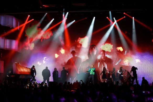 Bliss N Eso on stage.