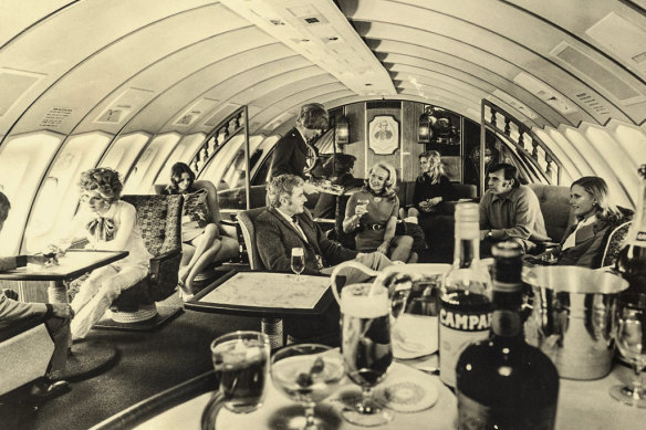 Martinis and beer in the first-class upper deck lounge in a Qantas Boeing 747 in 1971.