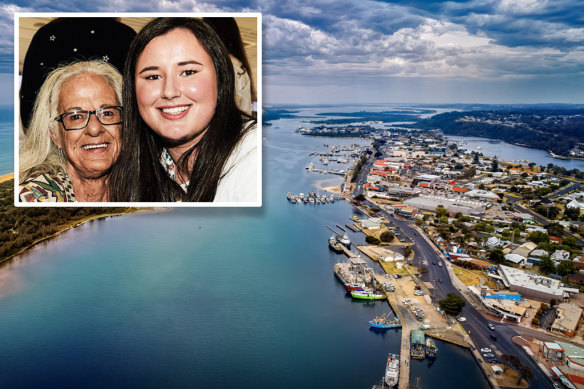 Lakes Entrance resident Deb Gray, left, with her daughter in 2018.