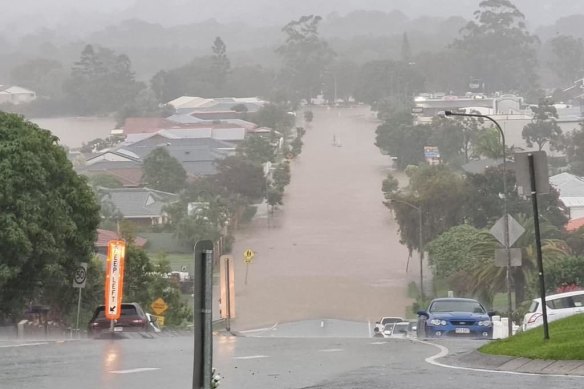 Flooding on Angelica St, Elanora on the Gold Coast.