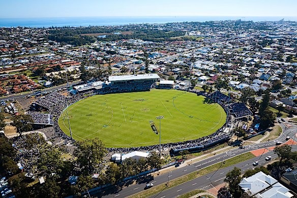 Bunbury’s Hands Oval hosted Saturday’s match between North Melbourne and Fremantle.