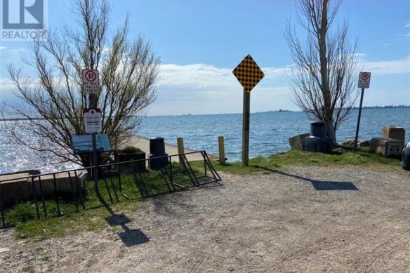 A vacant block in Ontario, Canada was listed for $99,000 but it came with one catch: it was completely underwater.