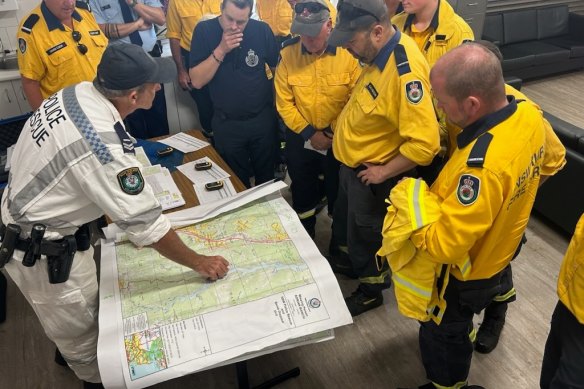 Police, with the assistance of SES and Rural Fire Service, have began scouring bushland in the Mount Kuring-Gai area.