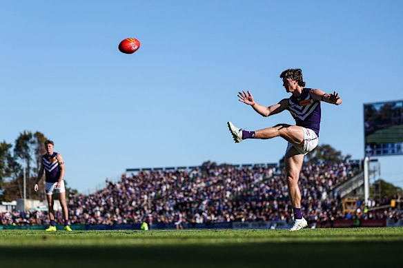 The Dockers travelled south to Bunbury to take on the Kangaroos in round 13. Jye Amiss kicked two goals as Fremantle demolished the “home” team by 124 points.