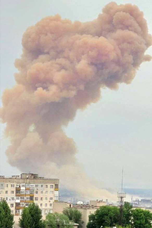 A Russian air strike on Sievierodonetsk has hit a chemical plant.