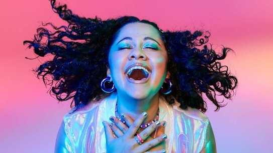 Manali Datar stars as Edna, who is obsessed with singer Harry, in the musical Fangirls. 