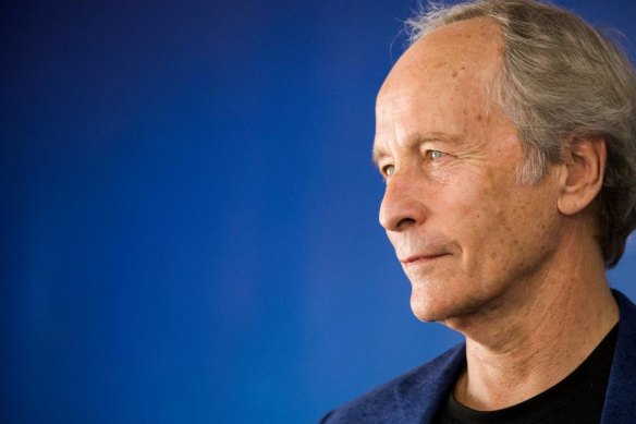 Richard Ford's short stories are examples of novelistic compression.
