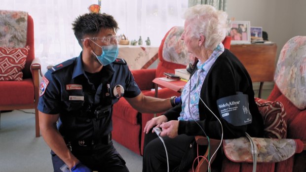 A scene from <i>Paramedics</i>, with Steven attending to 83-year-old nun Mary in Melbourne. 