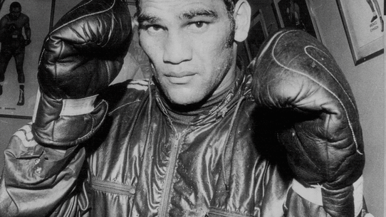Tony Mundine dies.