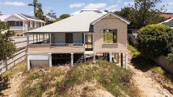 The “house” - or rather, the house frame - at 28 Parry Street in Bulimba has sold at auction.