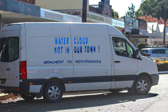 The controversial cloud sculpture led to a strong opposition. 