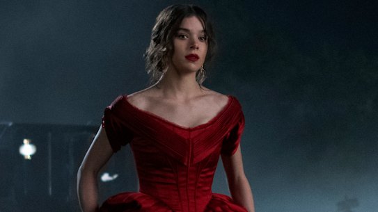 Pitch Perfect’s Haillee Steinfeld stars as a rebellious Emily Dickinson in Dickinson.