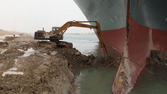 A backhoe tries to dig out the keel of the Ever Given.