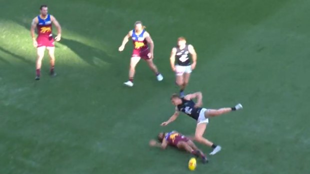 Ah Chee was concussed from this hit from the Carlton captain.