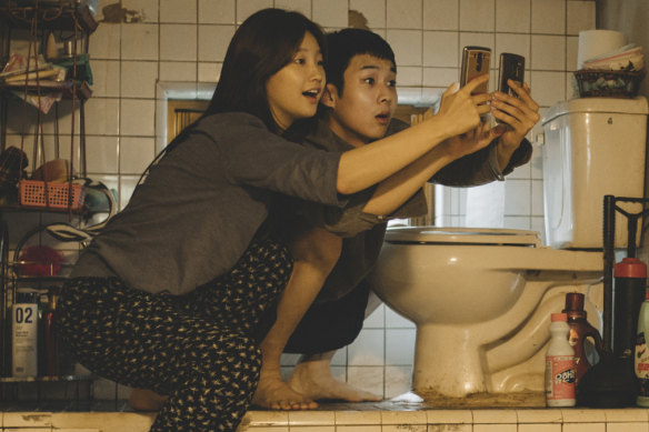 Searching for free Wi-Fi: Park So-dam and Choi Woo-shik in Parasite. 