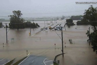 The Warrego Highway is closed at Gatton (the Forest Hill Fernvale Road intersection) due to flooding.