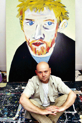 Adam Cullen in 2000 with the Archibald-winning portrait of actor David Wenham. 