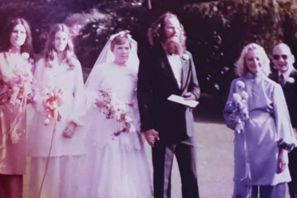 Deborah Smykalla (right) at her sister Elke’s wedding. 