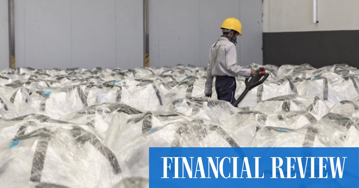 afr.com - Camilla Hodgson, Leslie Hook, Edward White - China snaps up mines around the world in rush to secure resources