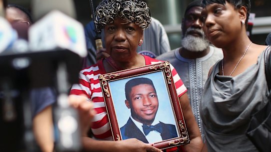Gwen Carr, mother of Eric Garner, holds a photo of him during a news conference in 2015.