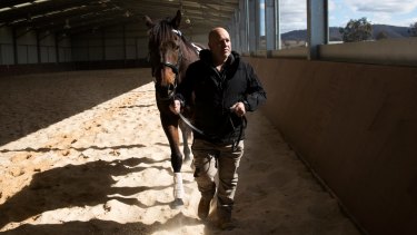 Retired serviceman Max Streeter, who suffers from PTSD, interacts with Vashka, a retired racing horse.