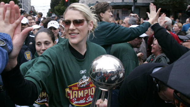 Lauren Jackson and coach Anne Donovan on the right.