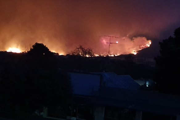 The scene from the Courthouse Hotel as fire moved towards Corryong, breaching two ridges including Burrawa Pine Mountain and Mount Mitta Mitta.