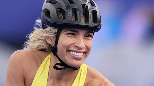 PARIS, FRANCE - SEPTEMBER 08: Madison de Rozario of Team Australia celebrates finishing second during the Women’s Marathon T54 on day eleven of the Paris 2024 Summer Paralympic Games at  on September 08, 2024 in Paris, France. (Photo by Andy Lyons/Getty Images)