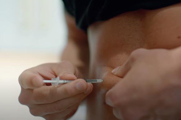 James Magnussen inserts a needle. 