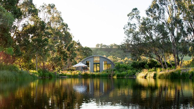 Set in wine country, the Glenlowren Nissen Hut overlooks an idyllic lagoon.