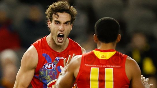 Ben King fires up for the Suns.