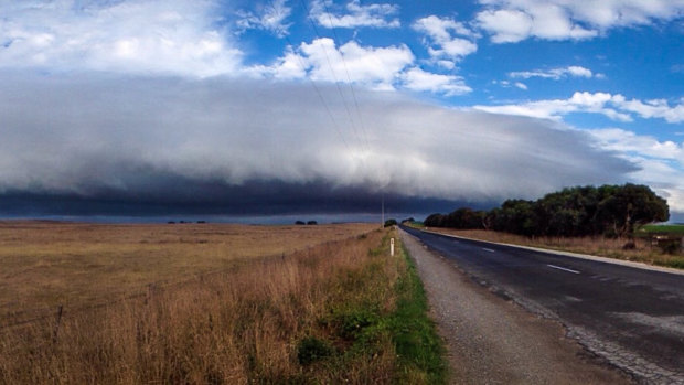 The cold front approaching Victoria from Port MacDonnell in South Australia on Friday afternoon.