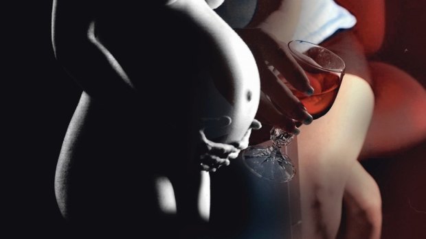 Some doctors are failing to warn against drinking while pregnant, an inquiry has heard.