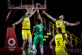 Australian Boomers guard Josh Green (number six) attempts to block Nigeriaâ€™s Caleb Agada.