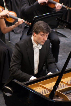 Konstantin Shamray navigated the fierce virtuosity and intense expressivity of the concerto dexterously.