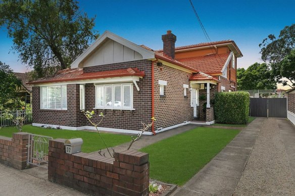 A Californian bungalow in Strathfield on 1119 square metres with a swimming pool and tennis court sold for $4.8 million.