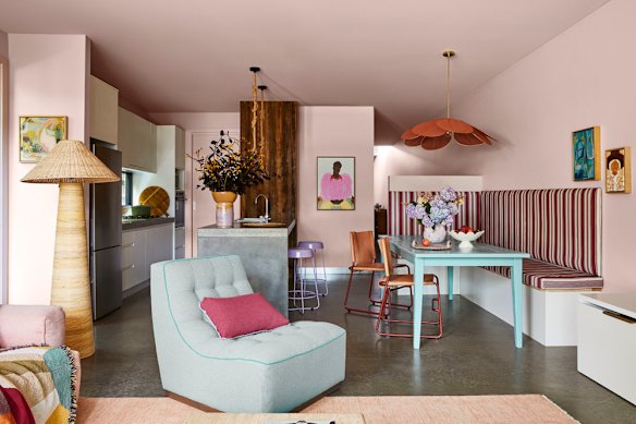 The soft tones of millennial pink have proven to be surprisingly versatile teamed with harmonious and contrasting colours. Here, colour drenching creates a sense of an enveloping.