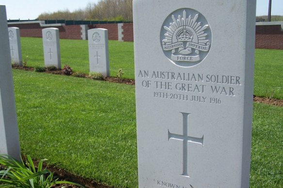 Seven Australian diggers killed at Fromelles have been honoured at the  Pheasant Wood Military Cemetery. 