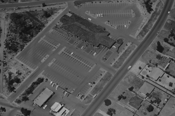 The woman was allegedly waiting for her lift to the north side of the tavern. In the bays below, a number of cars were parked.