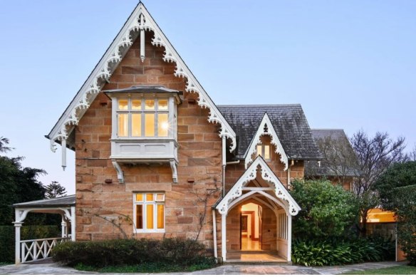 The 1850s-built residence Roslyndale was for decades owned by the Sydney dancing man Frank McAlary.