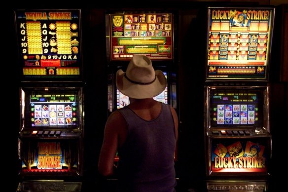 The Alliance for Gambling Reform says each pokie machine earns clubs $117,000 a year.