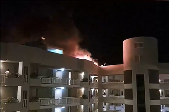 The pilot of a helicopter that crashed into a waterfront hotel in Cairns was killed and two people were injured in the crash, Nine News has reported. Users on social media posted videos of a fire on the hotel’s roof.