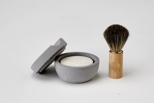 Iris Hantverk shaving brush and cup.