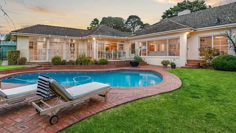 Mount Eliza rivals undercut Block homes by $400,000 with similar luxury features (australia) — SMH
