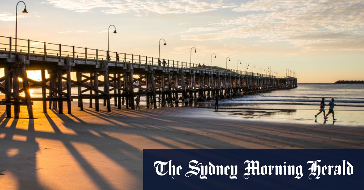 Mystery clues found near human remains on NSW beach